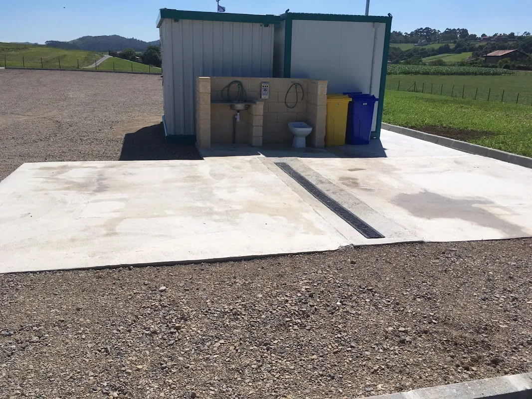 Parking Área de Autocaravanas Las Hazas, Cóbreces (cerca de Comillas) en Cóbreces (Cantabria) — foto 4 de 4