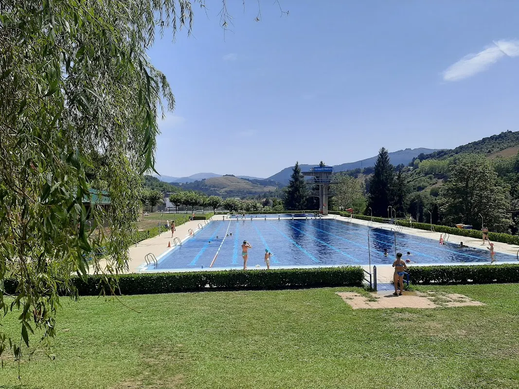 Parking Piscinas Municipales de Laudio/Llodio en Laudio/Llodio (Álava) — foto 2 de 4