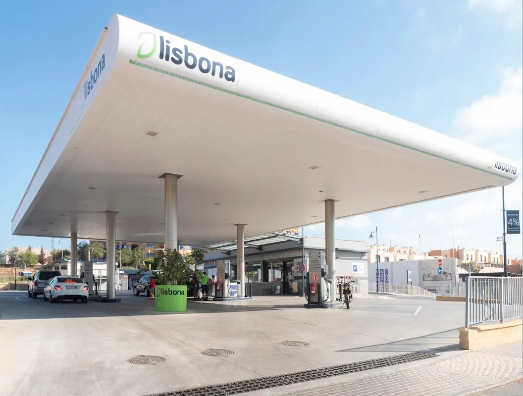 Parking gratuito en gasolinera Lisboa, Torre del Mar en Torre del Mar (Málaga) — foto 2 de 4