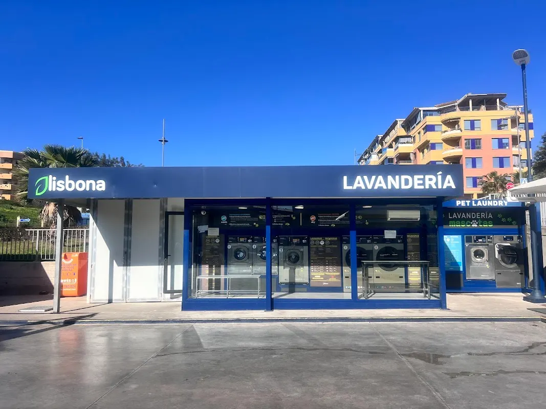 Parking gratuito en gasolinera Lisboa, Torre del Mar en Torre del Mar (Málaga) — foto 3 de 4