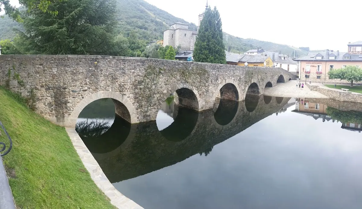 Área de Molinaseca: parking gratis 24h en Molinaseca (León) — foto 2 de 4