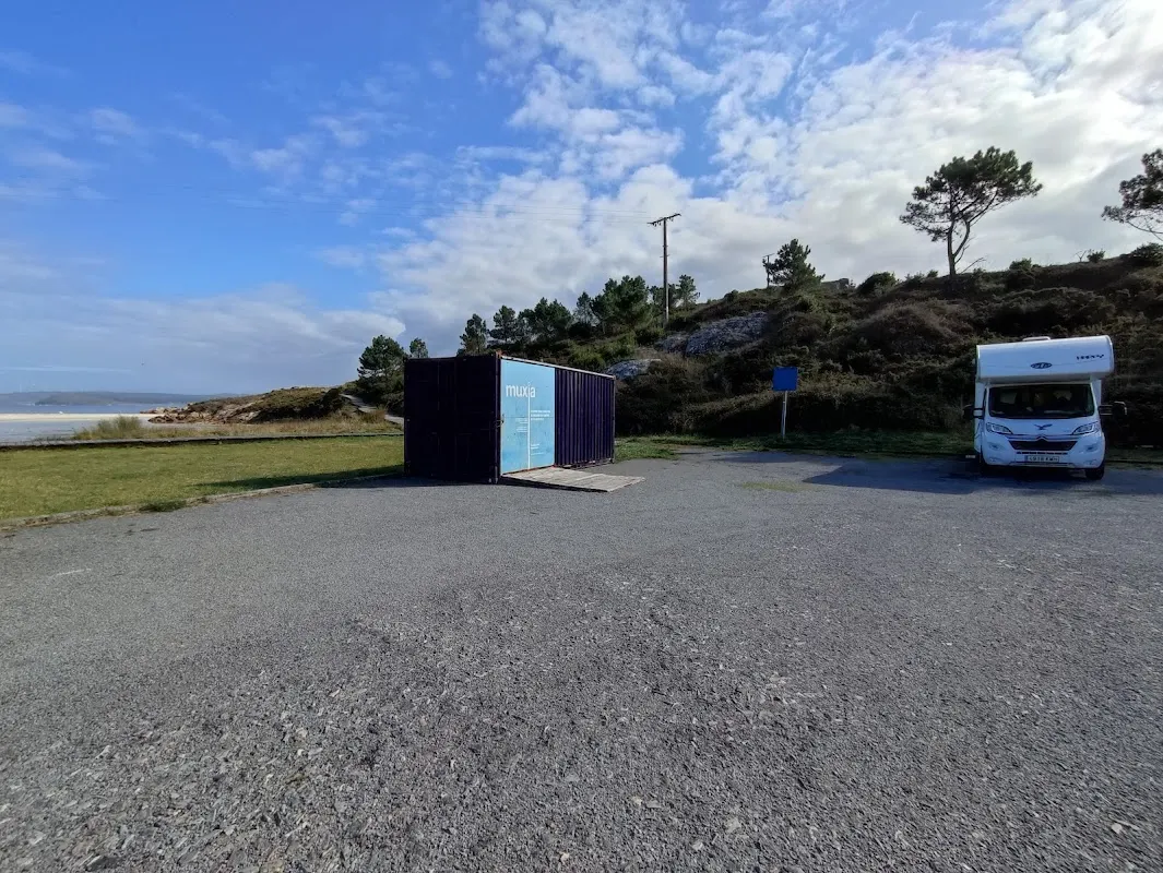 Parking de Muxía para autocaravanas: gratis junto a la playa en ● Muxía (A Coruña) — foto 3 de 4