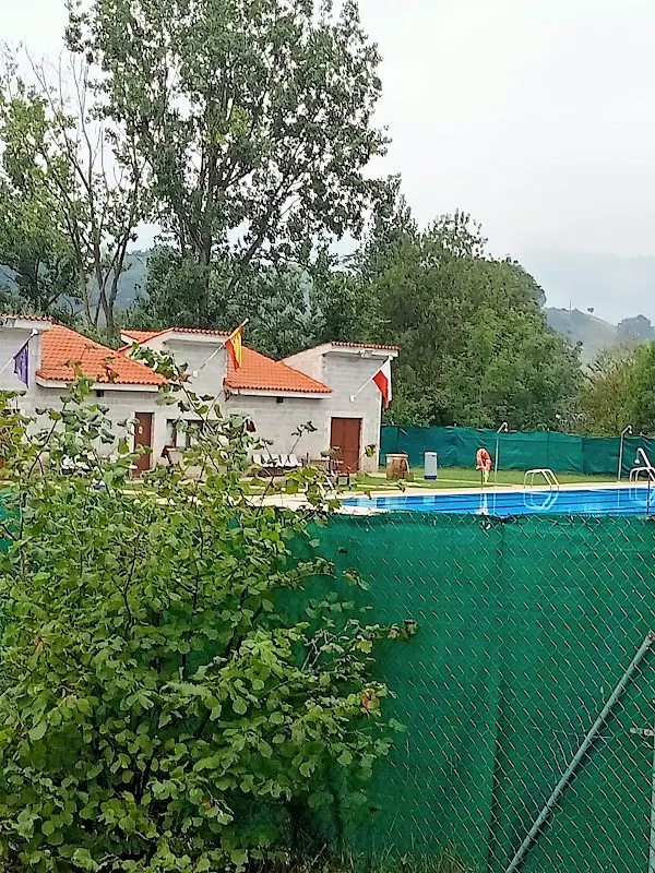 Parking de Ontaneda para autocaravanas, junto al río Pas en Ontaneda (Cantabria)
