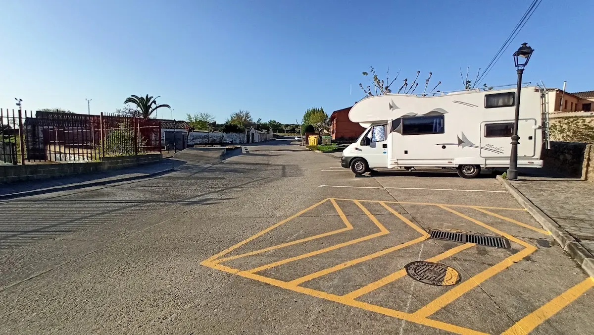 Parking de Oropesa (Toledo): pernocta gratis para autocaravanas en Oropesa (Toledo) — foto 2 de 4