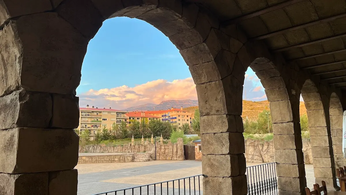 Parking Autocaravanas Albergue Pirenarium, Sabiñánigo en Sabiñánigo (Huesca)