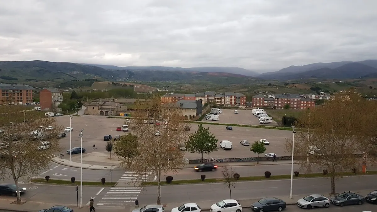 Parking gratuito Área de autocaravanas en Ponferrada, León en Ponferrada (León) — foto 4 de 4