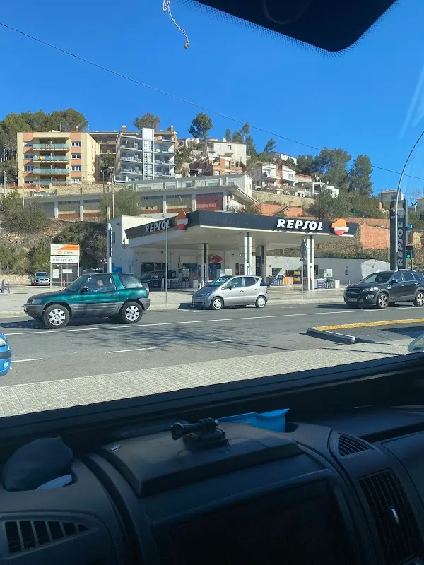 Parking para autocaravanas en Repsol Vallirana (Barcelona) en Vallirana (Barcelona) — foto 2 de 4