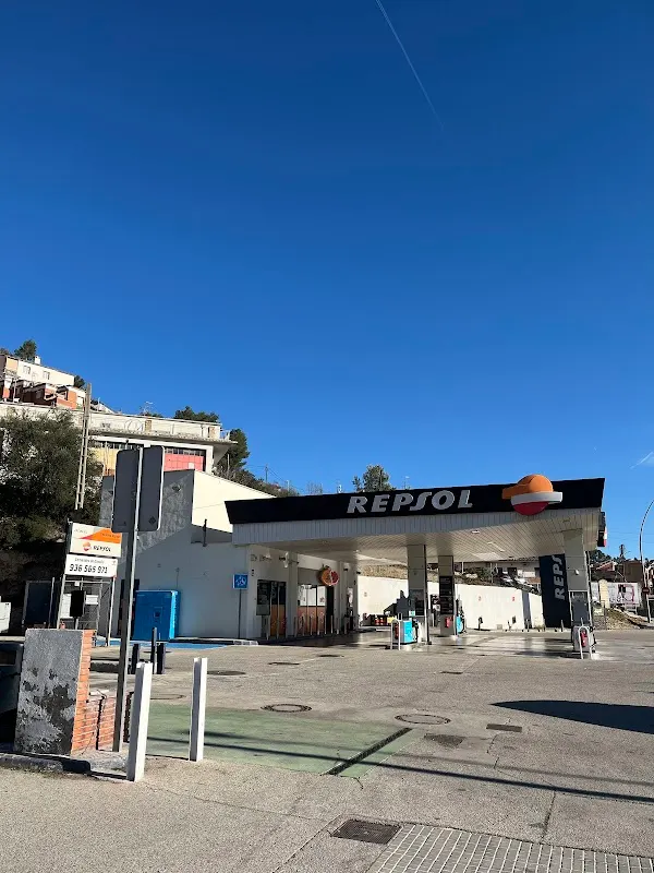Parking para autocaravanas en Repsol Vallirana (Barcelona) en Vallirana (Barcelona) — foto 3 de 4