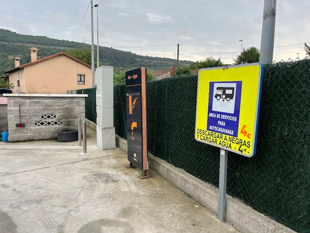 Parking de Repsol Villanueva: pernocta autocaravanas en Villanueva (Cantabria) — foto 4 de 4