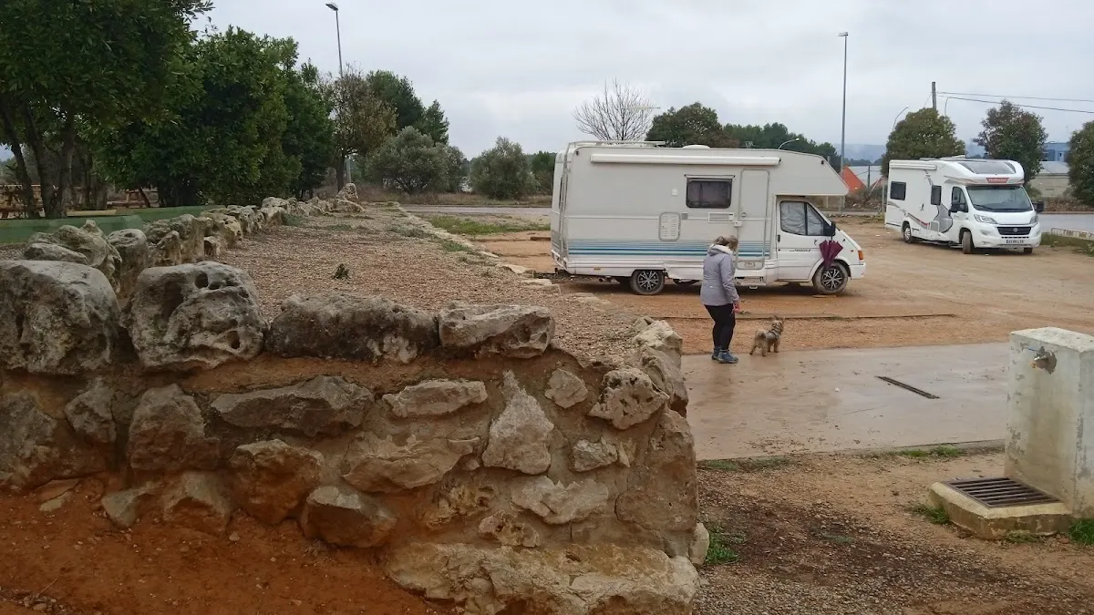 Parking gratuito Área de autocaravanas en Requena, Valencia en Requena (Valencia)
