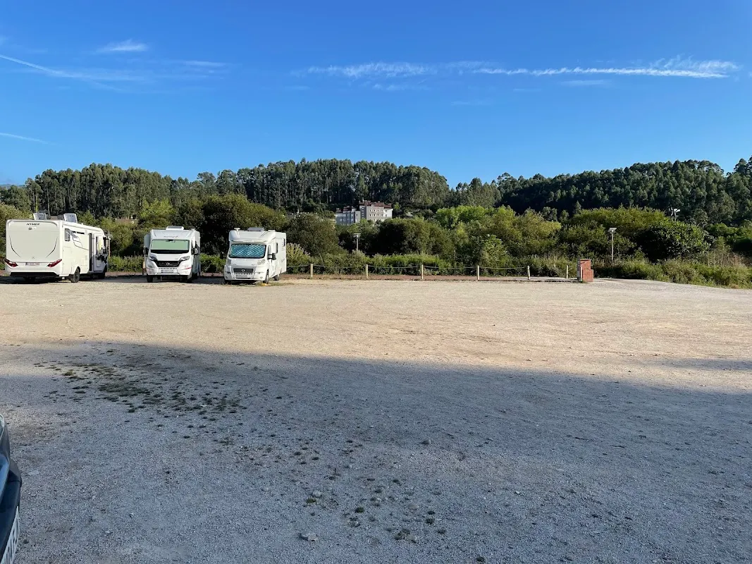 Parking de Autocaravanas de Ribadesella, Asturias en Ribadesella (Asturias) — foto 2 de 4