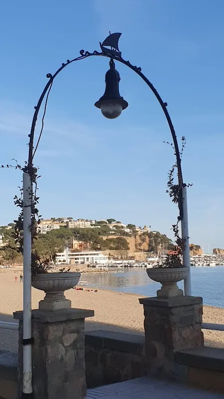 Área de Sant Feliú de Guíxols: parking autocaravanas de pago en Sant Feliú de Guíxols (Girona)