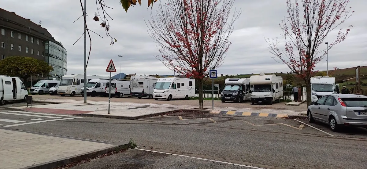 Parking gratuito Área de Autocaravanas de Sarriguren (Elizmendi), Navarra en Sarriguren (Navarra)