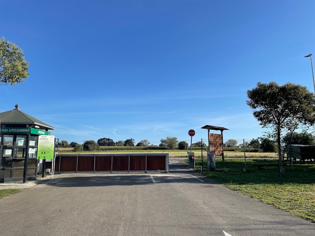 Área de Autocaravanas Suesa-Somo: parking en Somo (Cantabria) en Somo (Ribamontán al Mar) (Cantabria)