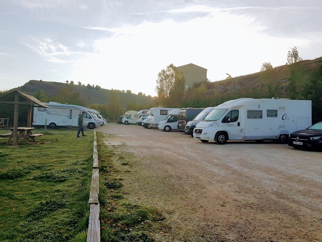 Parking autocaravanas en Hontoria del Pinar (Cañón del Río Lobos) en Hontoria del Pinar
