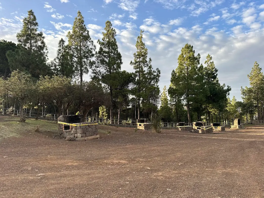 Parking del Corral de Los Juncos, Tejeda (Gran Canaria) en Tejeda (Las Palmas) — foto 2 de 4
