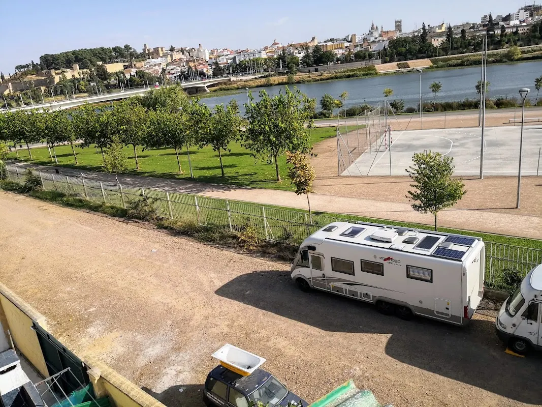 Parking autocaravanas gratis en el Parque del Guadiana, Badajoz en Badajoz — foto 3 de 4