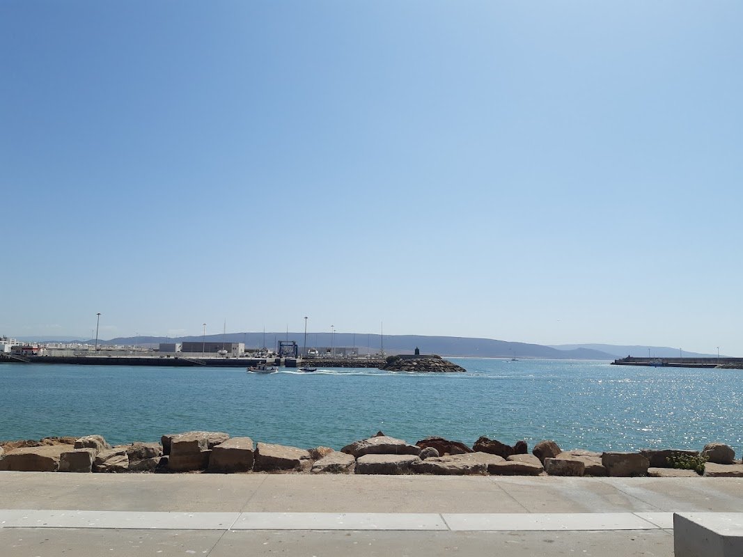 Parking de autocaravanas del Puerto Deportivo, Barbate en Barbate (Cádiz) — foto 2 de 3