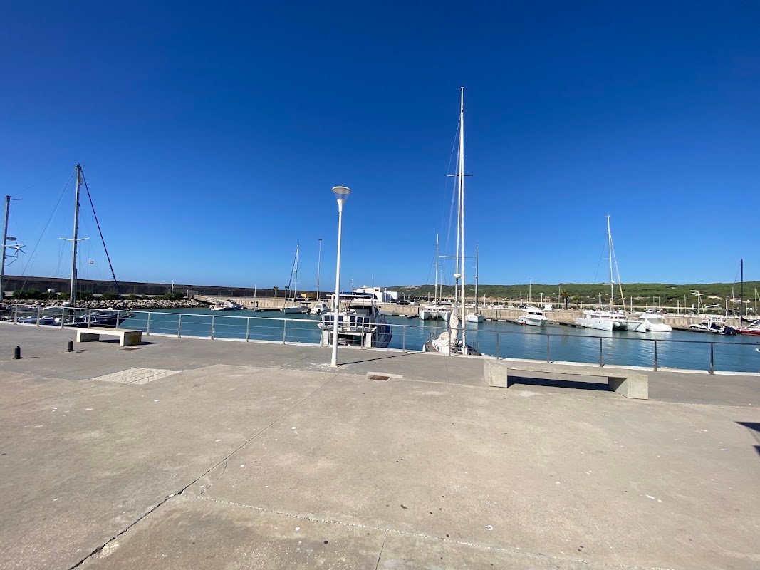 Parking de autocaravanas del Puerto Deportivo, Barbate en Barbate (Cádiz) — foto 3 de 3