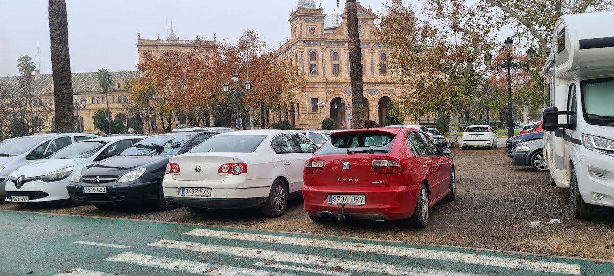 Parking gratis Plaza de España Sevilla (C. Alpériz) en Sevilla