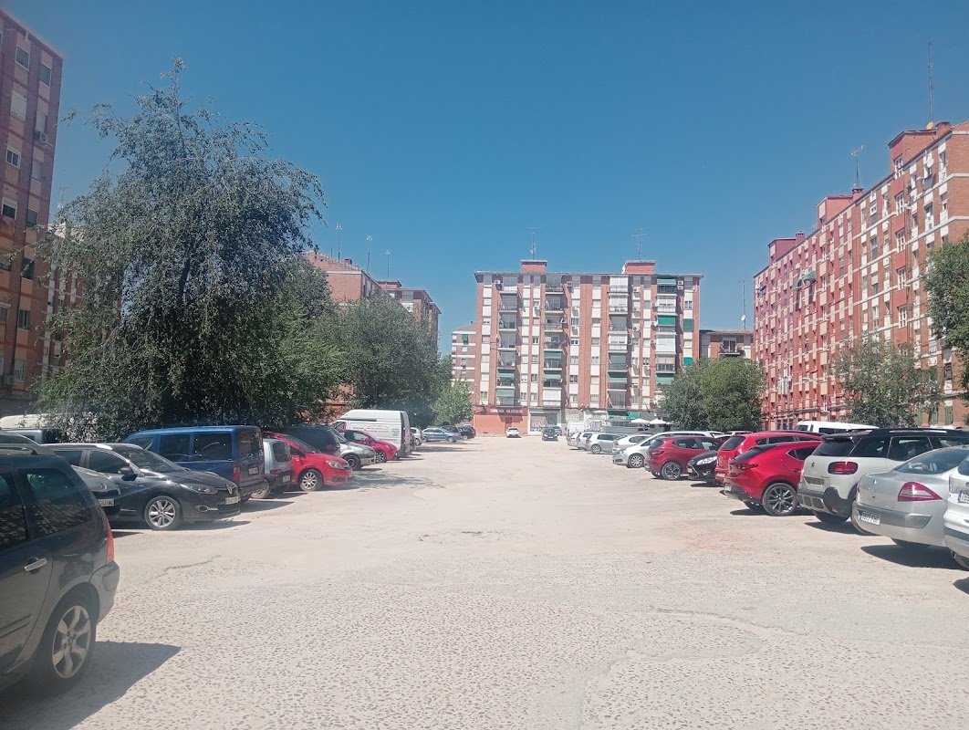 Parking gratis 24 h en la calle Rafael Finat, Latina (Madrid) en Madrid