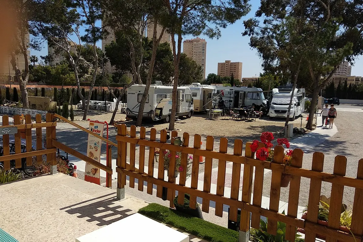 Parking Camper Area 7: parking autocaravanas El Campello (Alicante) en El Campello (Alicante)