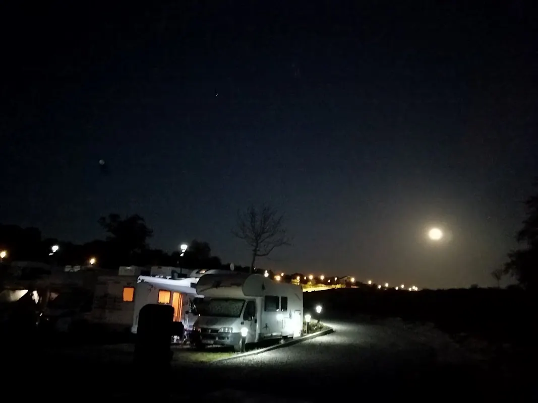 Parking Camper Park Santillana del Mar, Área Autocaravanas 24h en Santillana del Mar (Cantabria) — foto 3 de 4