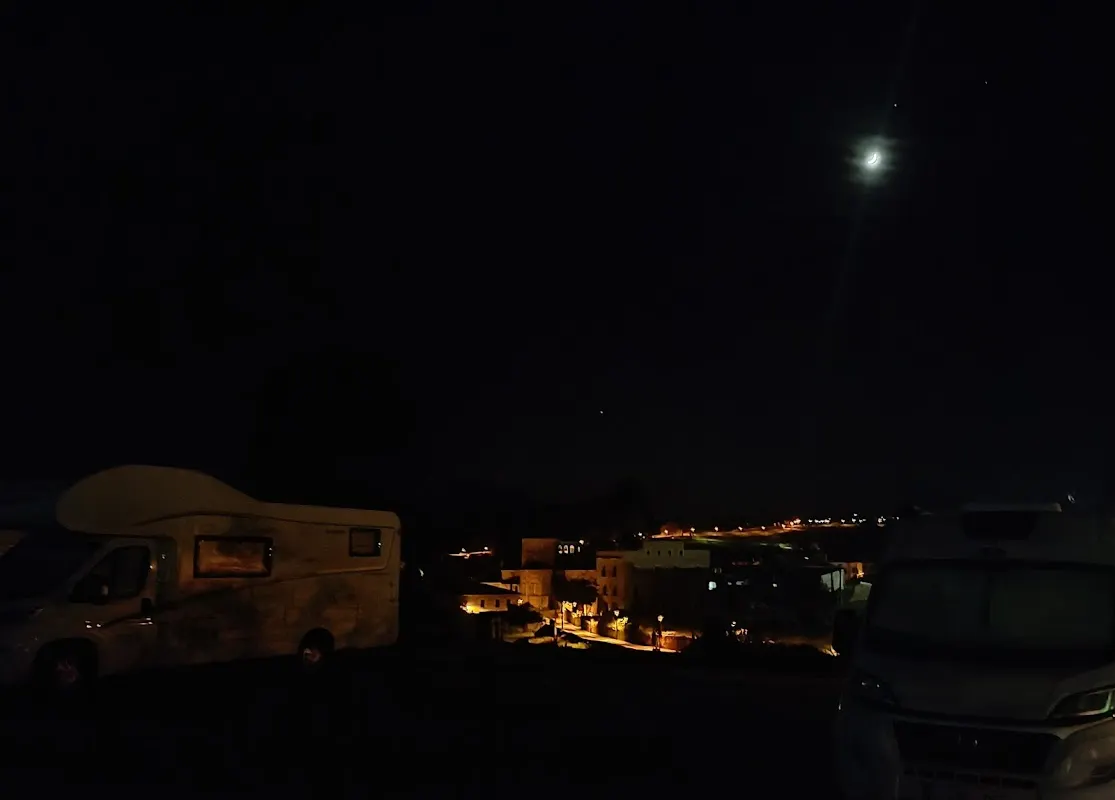 Parking Camper Park Santillana del Mar, Área Autocaravanas 24h en Santillana del Mar (Cantabria) — foto 4 de 4