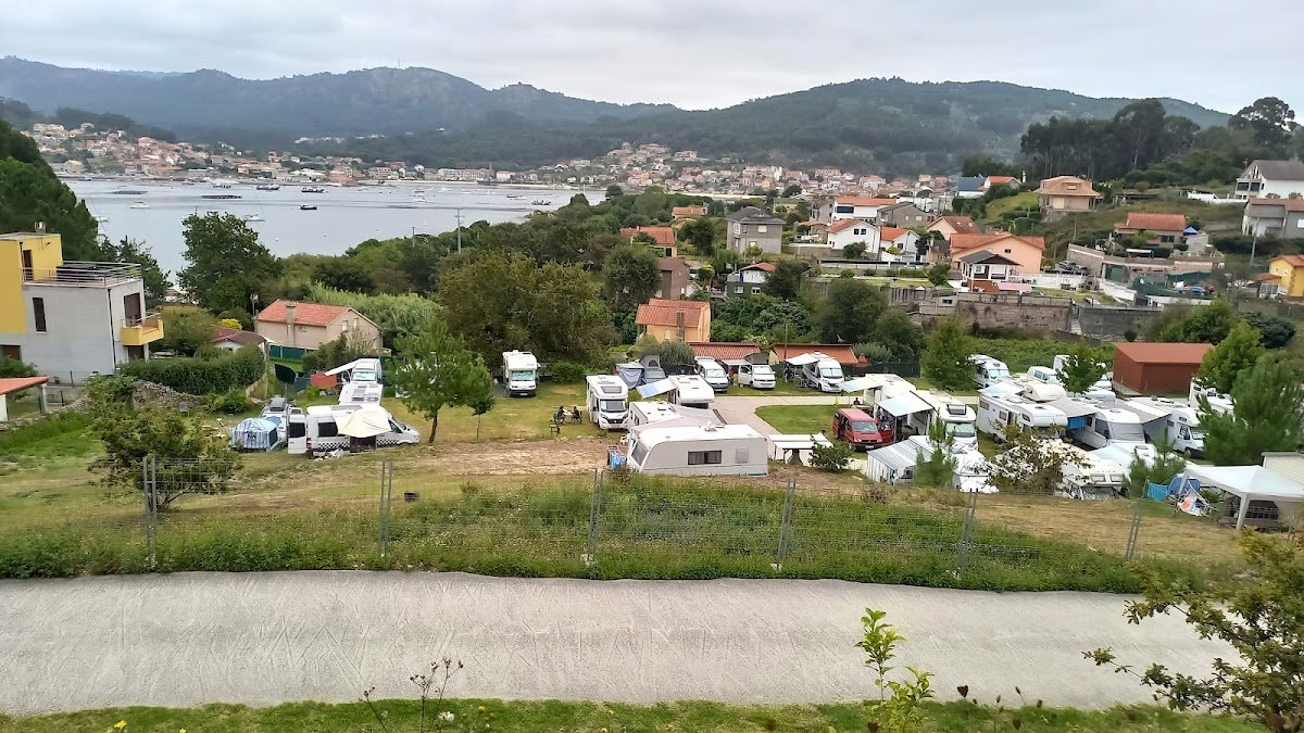 Parking Camping-Car Área Playa Arneles, autocaravanas en Hío (Cangas) en Hío - Cangas de Morrazo