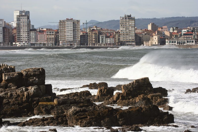 Parking Camping Gijón: parking de autocaravanas junto al mar (de pago) en Gijón (Asturias)