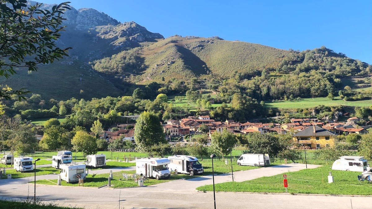 Parking Camping Municipal de Sobrescobio en Sobrescobio (Asturias)