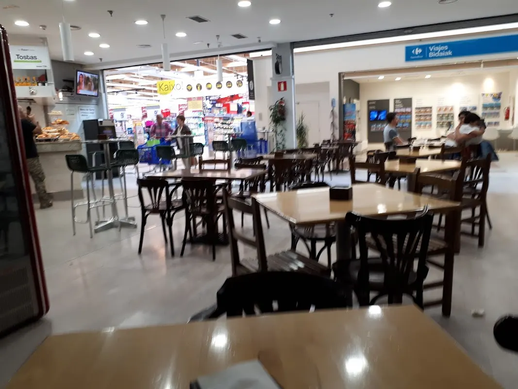Parking Centro Comercial Gorbeia, Vitoria-Gasteiz en Vitoria-Gasteiz (Álava) — foto 2 de 4