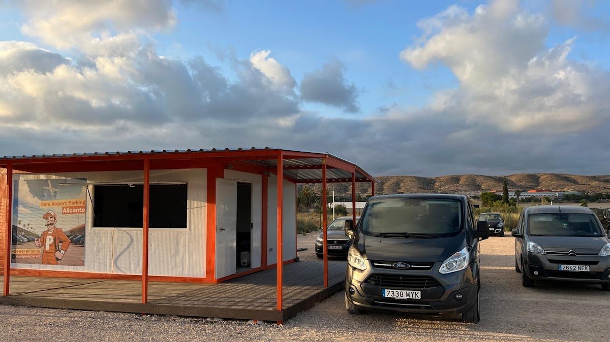 Parking Dimi Parking Alicante 24 h, con lanzadera al aeropuerto en Elche