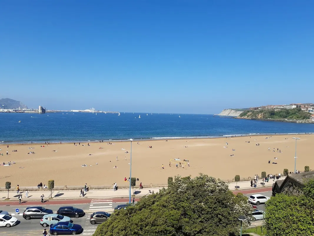 Parking gratuito Getxo Plaza: parking junto a la playa de Ereaga en Bilbao (Bizkaia) — foto 2 de 4