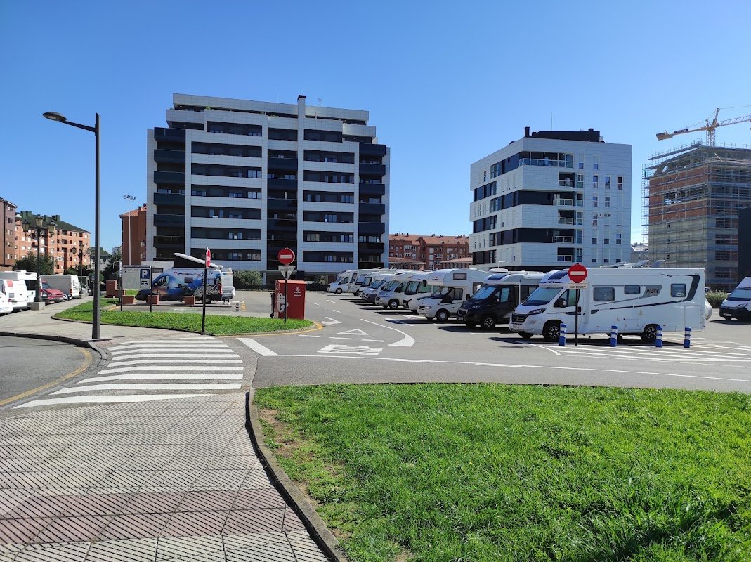 Parking de autocaravanas La Corredoira (Oviedo) en Oviedo (Asturias)