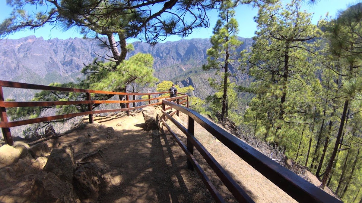 Parking del Mirador de La Cumbrecita con reserva (La Palma) en El Paso (Santa Cruz de Tenerife)