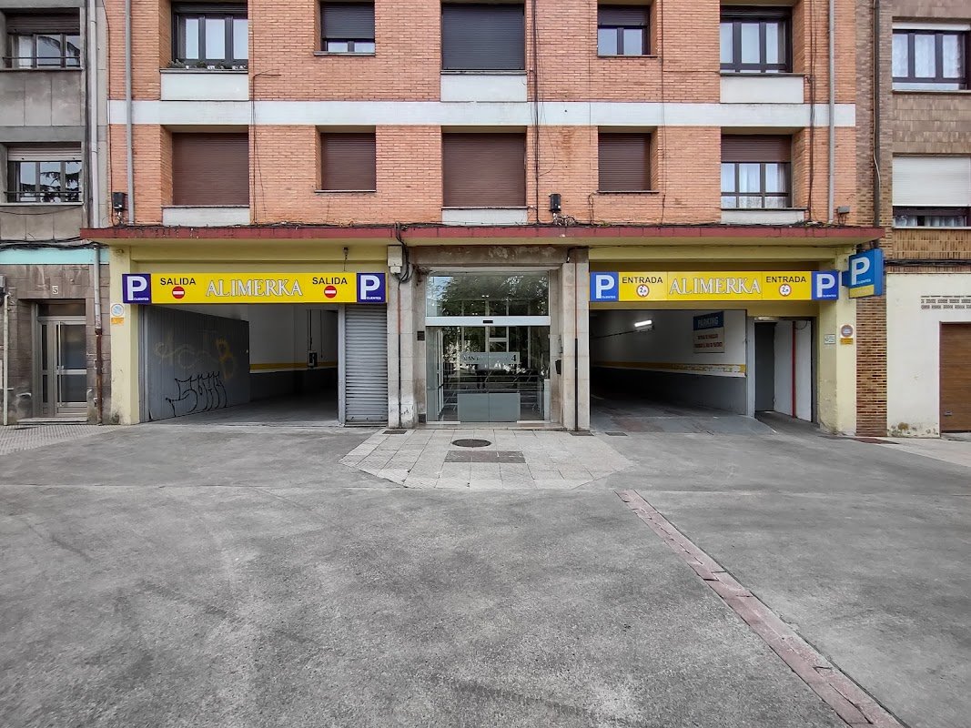 Parking Alimerka Oviedo: cubierto junto al súper en Oviedo (Asturias)