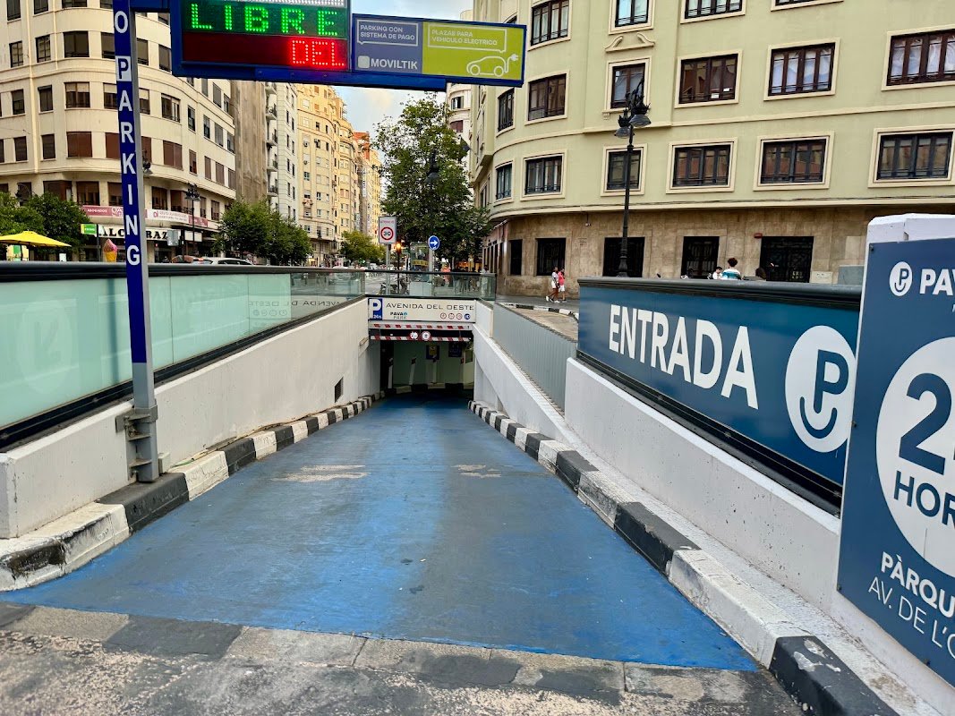 Parking Avenida del Oeste en Valencia, cubierto y 24 h en València (Valencia) — foto 2 de 4