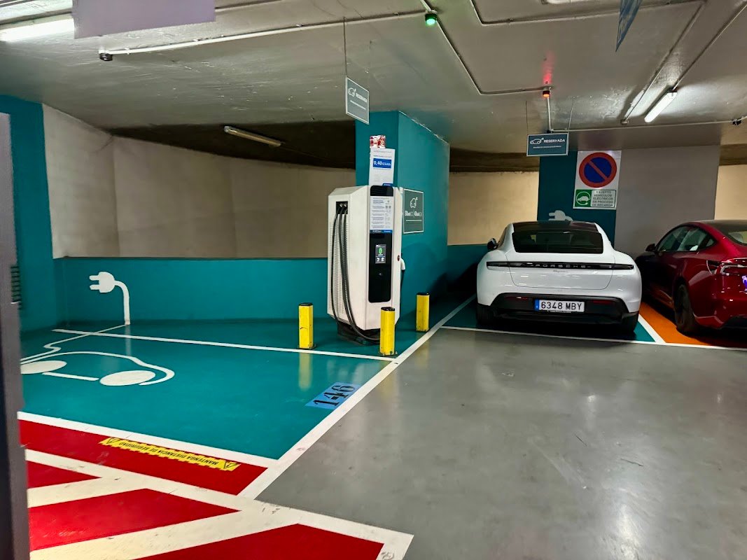 Parking Avenida del Oeste en Valencia, cubierto y 24 h en València (Valencia) — foto 3 de 4