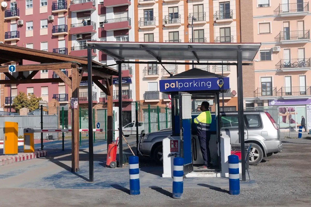 Parking Avenida Italia, céntrico en Huelva en Huelva
