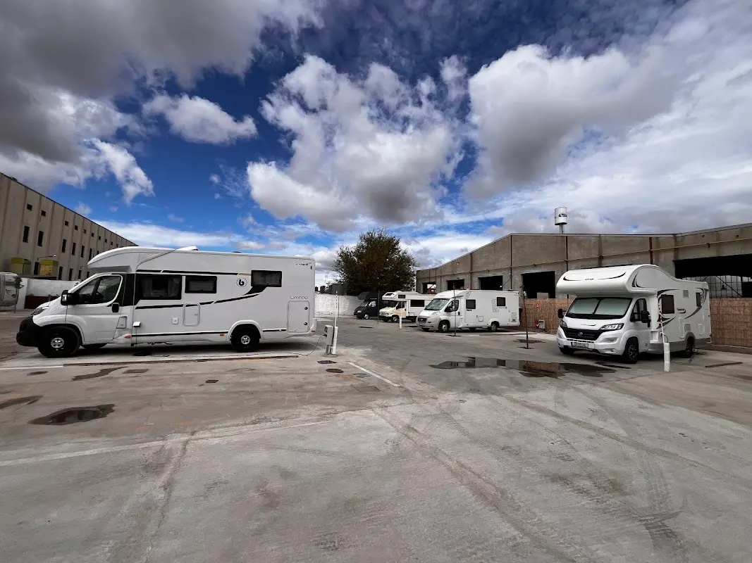 Parking Camper Madrid Oeste, Móstoles (autocaravanas) en Móstoles (Madrid) — foto 2 de 4