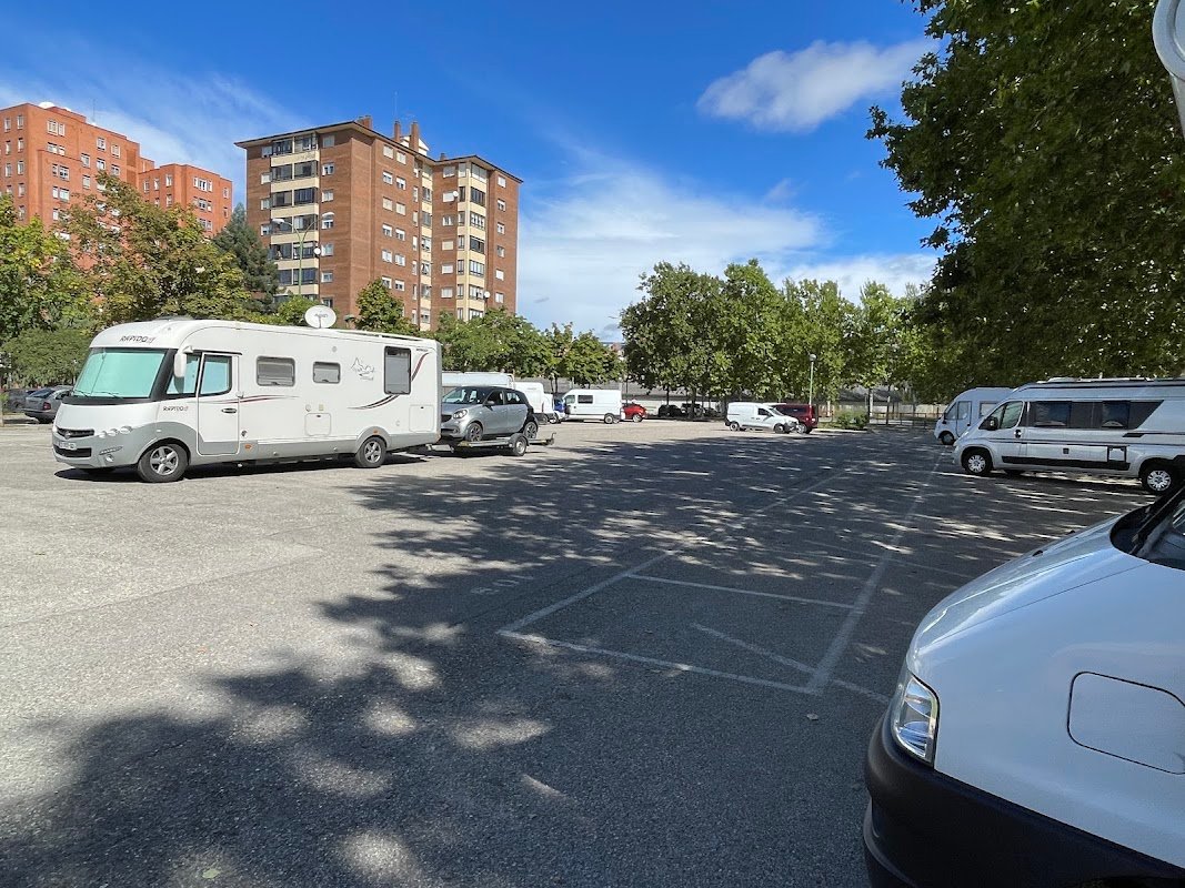 Parking de autocaravanas en Burgos (20 plazas) en Burgos — foto 2 de 2