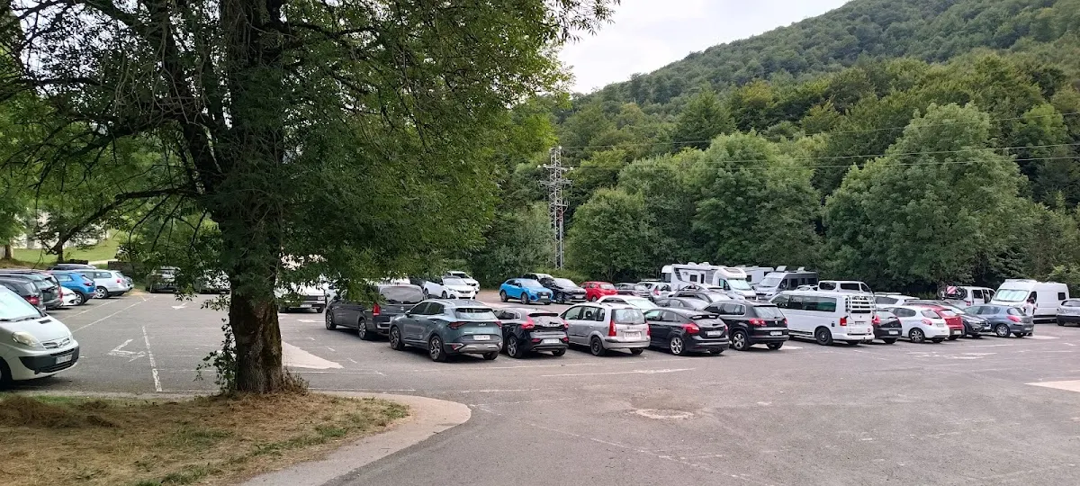 Parking de Roncesvalles, junto a la Colegiata en Roncesvalles (Navarra) — foto 2 de 4