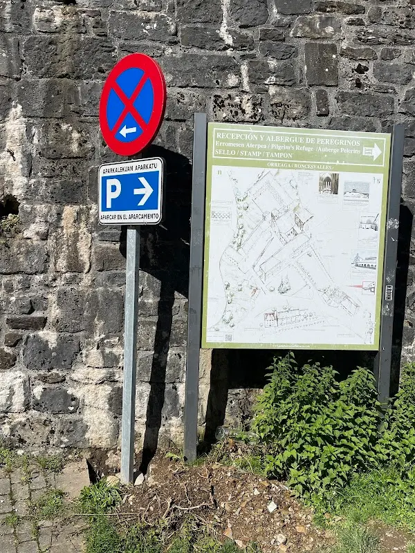 Parking de Roncesvalles, junto a la Colegiata en Roncesvalles (Navarra) — foto 3 de 4