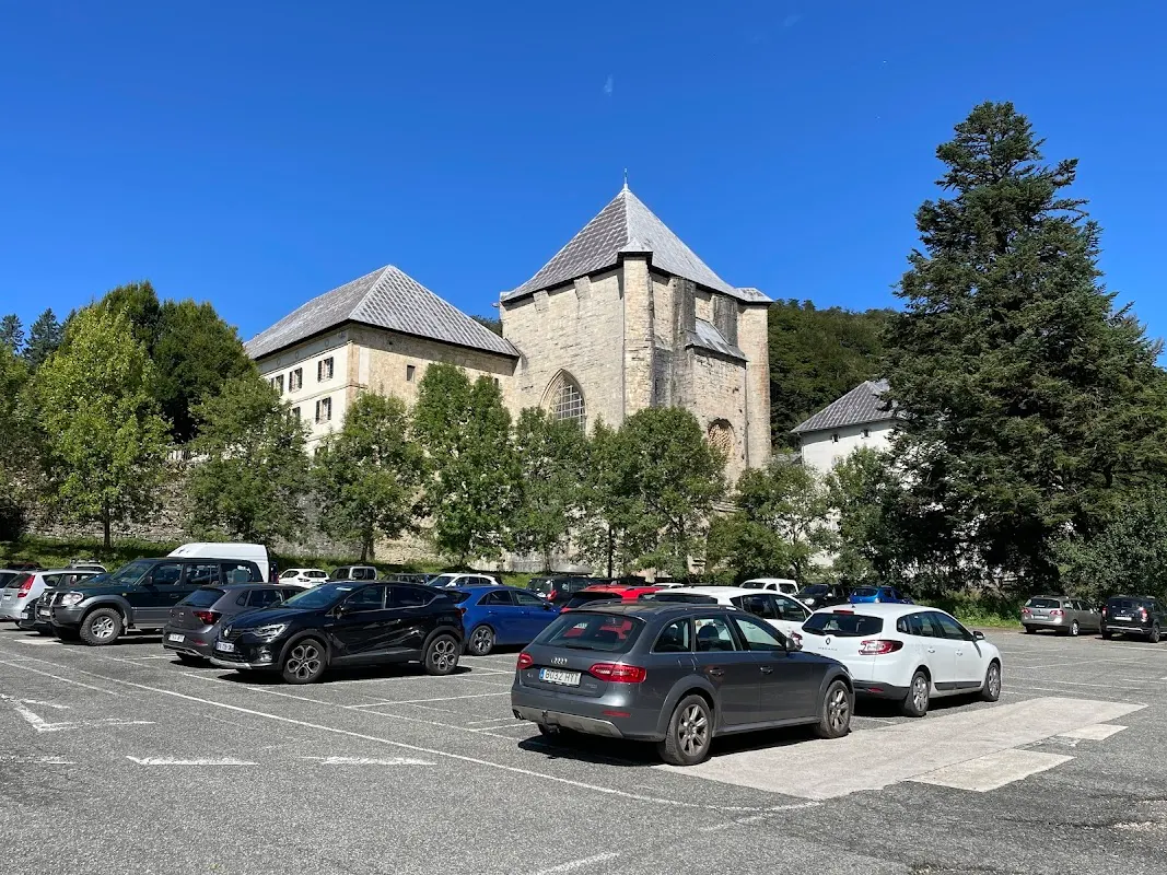 Parking de Roncesvalles, junto a la Colegiata en Roncesvalles (Navarra)