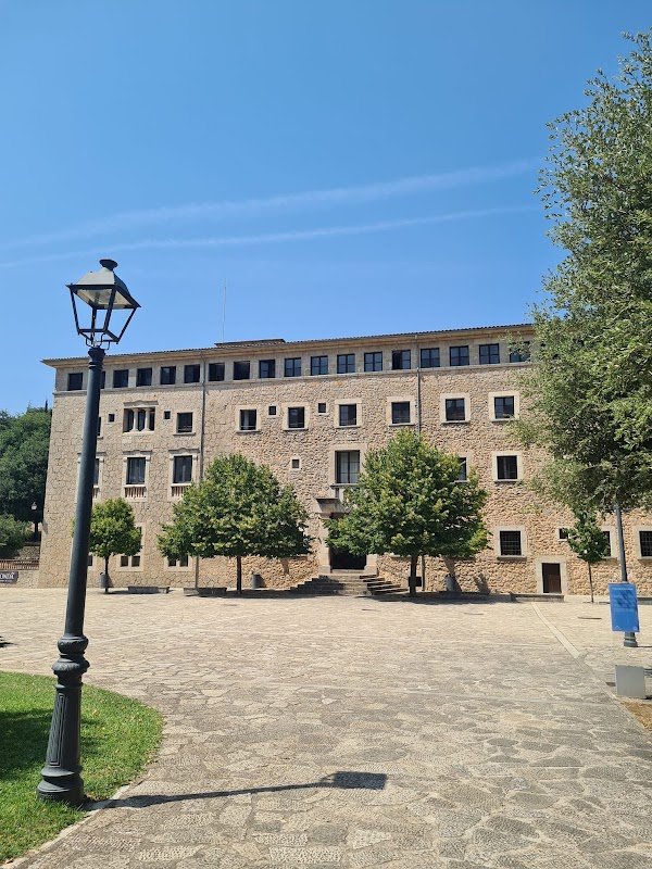 Parking del Monasterio de Lluc (Mallorca) en Lluc (Mallorca) (Illes Balears)