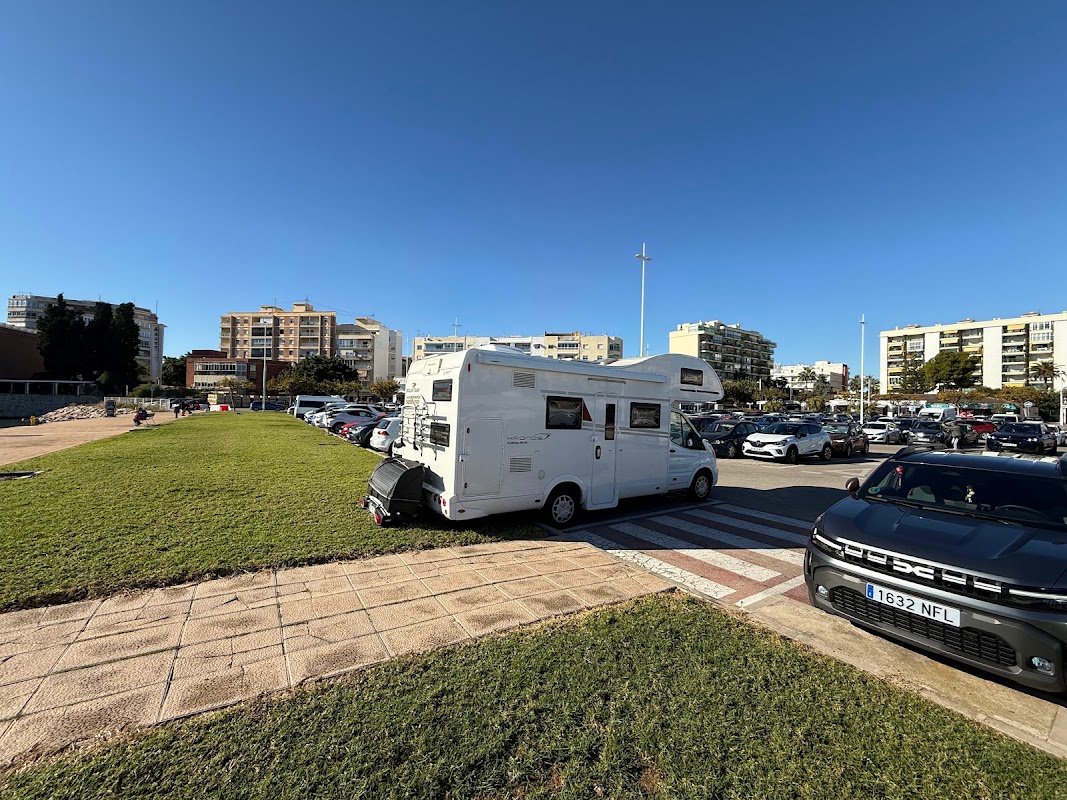 Parking Puerto de Gandía gratis para autocaravanas en Gandia (Valencia) — foto 3 de 3