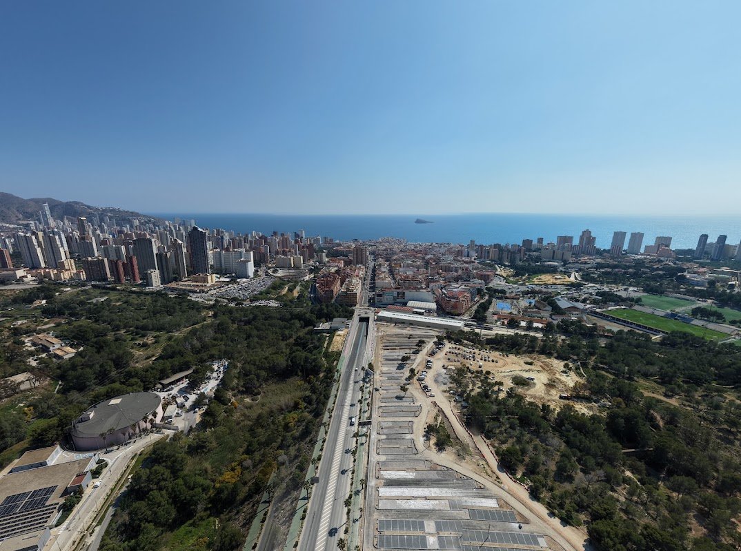 Parking disuasorio gratuito Av. Beniardá (TRAM), Benidorm en Benidorm (Alicante) — foto 2 de 3