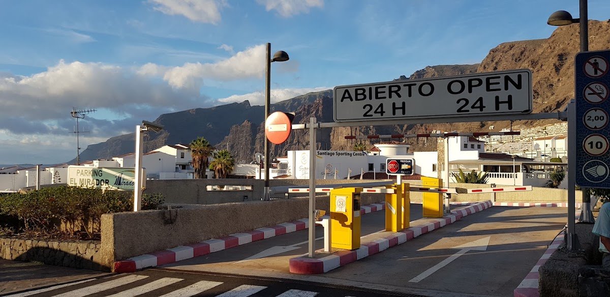 Parking El Mirador, en Puerto Santiago (Los Gigantes) en Santiago del Teide (Santa Cruz de Tenerife)