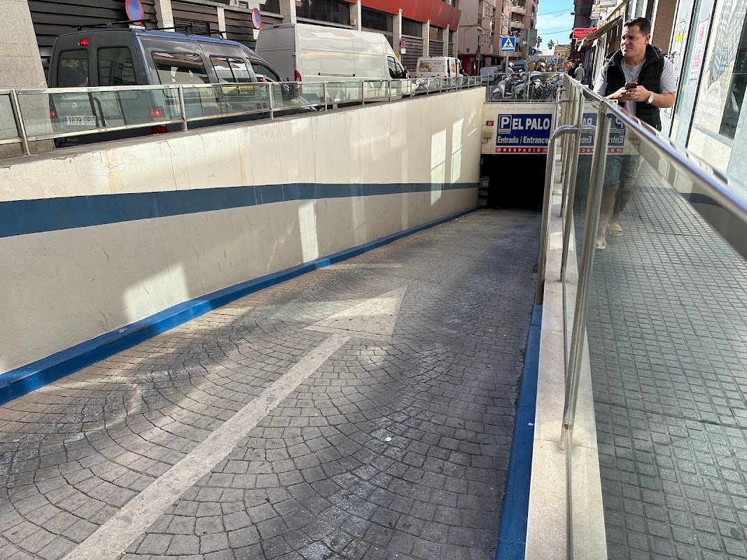Parking El Palo en Málaga (SMASSA, 24 h, gálibo 2,3 m) en Málaga